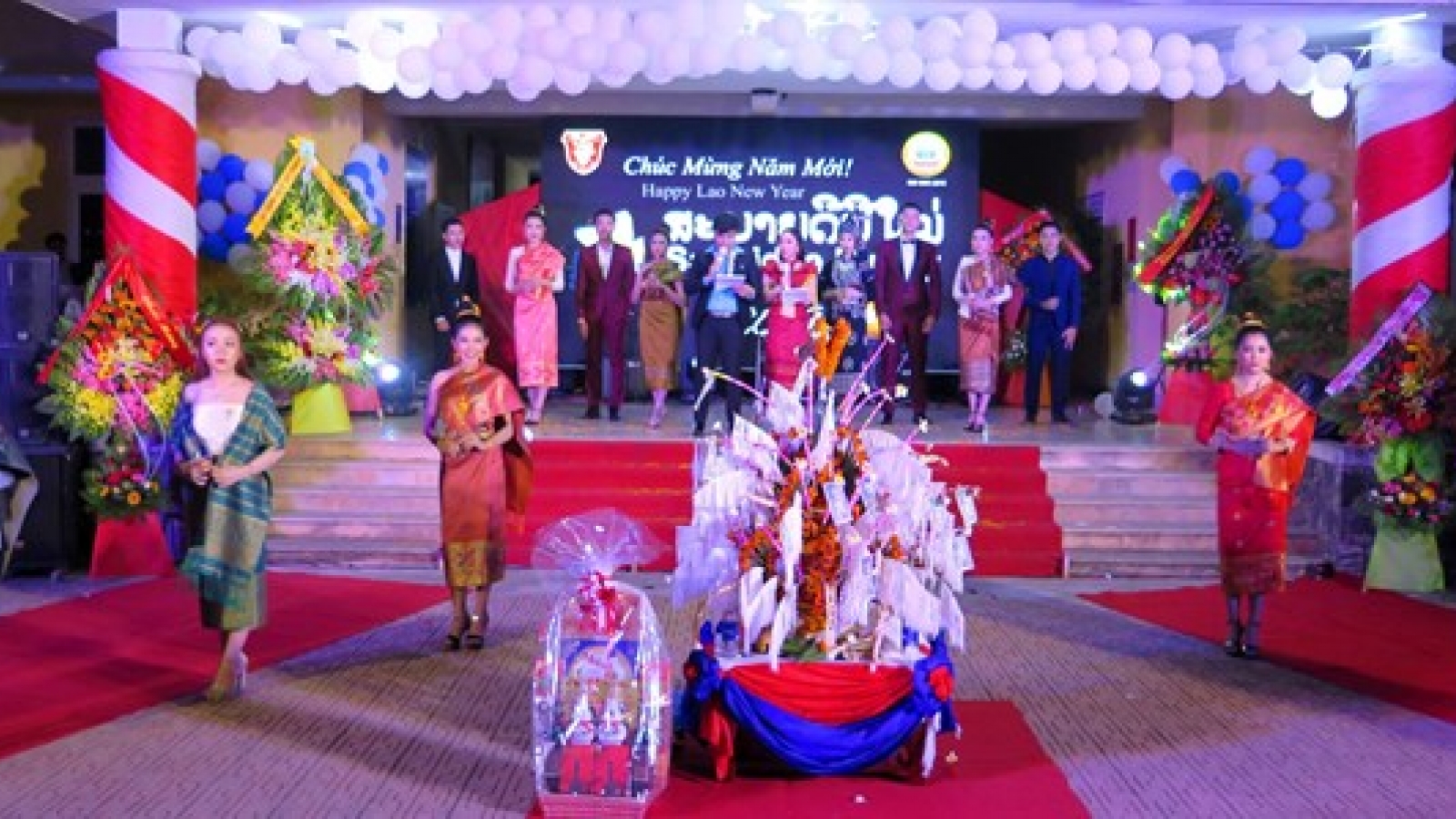 Lao students in Thua Thien-Hue celebrate Bunpimay festival