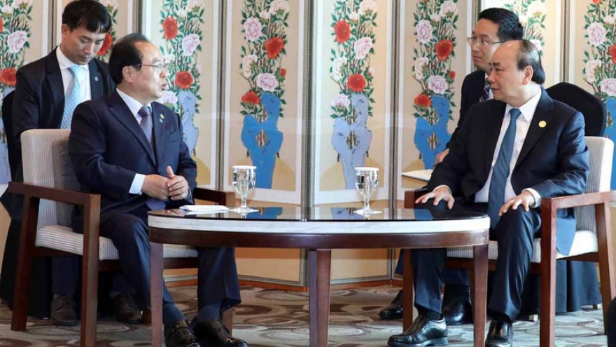 PM Phuc meets with Mayor of Busan