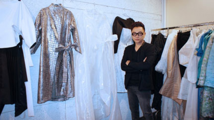 Designer Cong Tri stuns Italian fashionistas