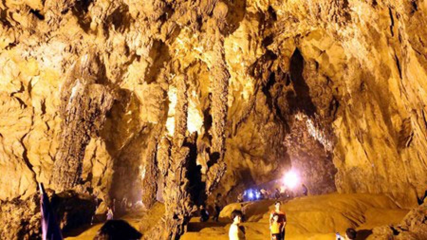 Thousand-year old cave gives Cao Bang a splendid beauty 