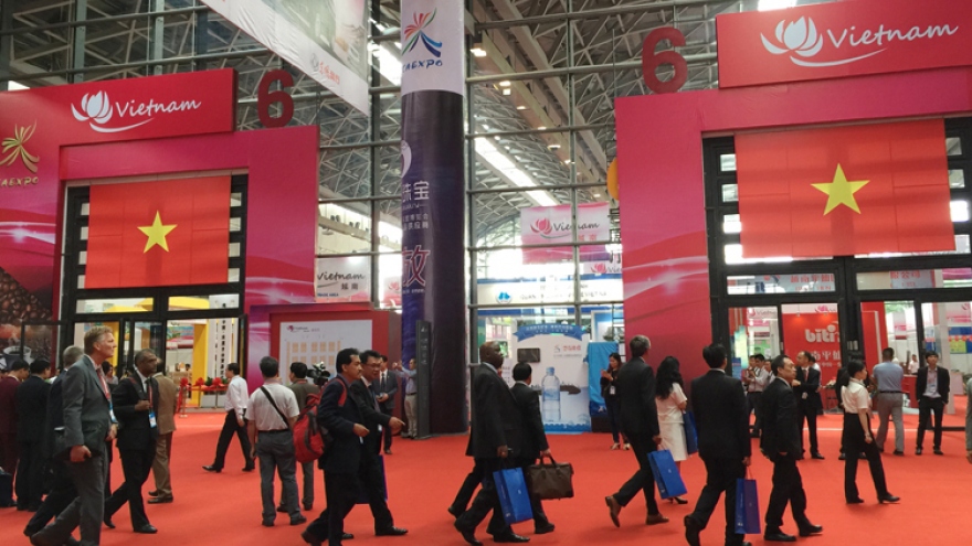 Vietnam contingent heads to China-ASEAN Expo