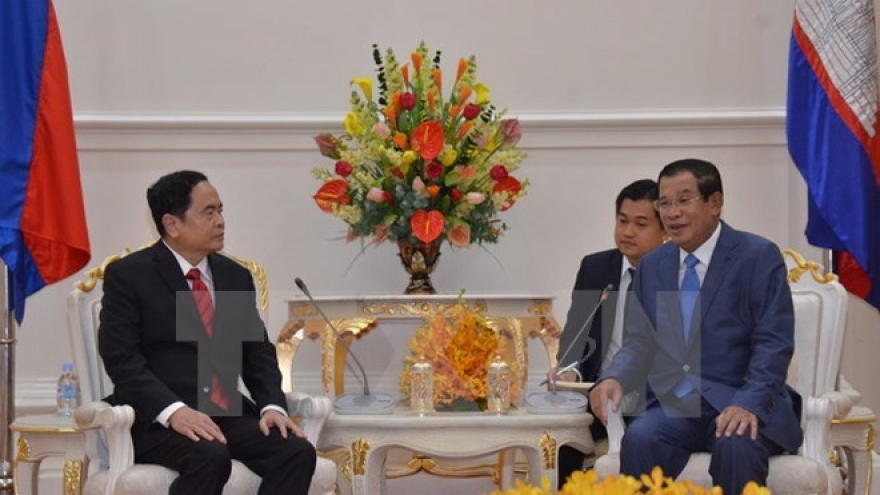 Cambodian leaders receive visiting Vietnam Fatherland Front President
