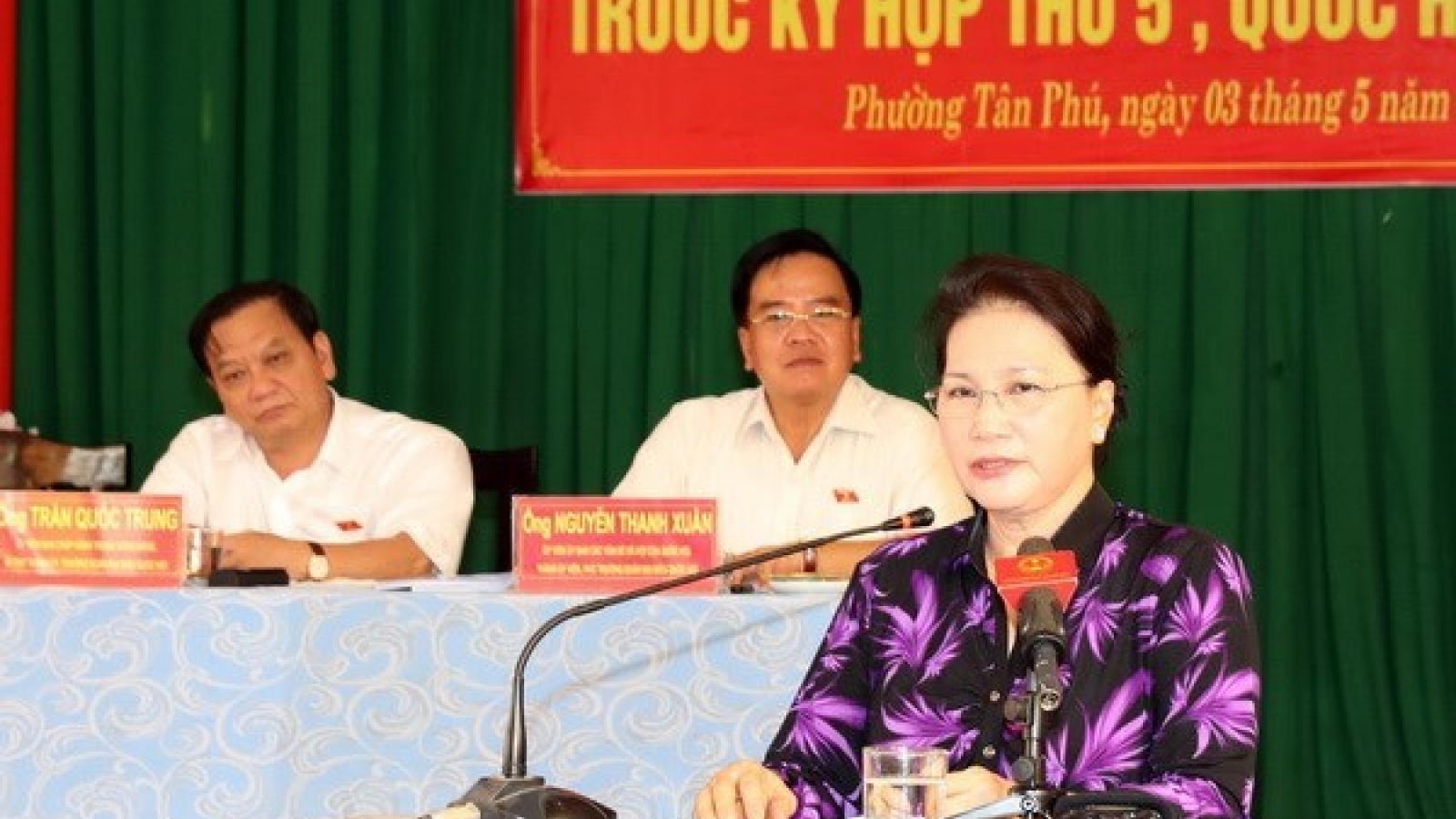 NA Chairwoman meets voters in Can Tho city