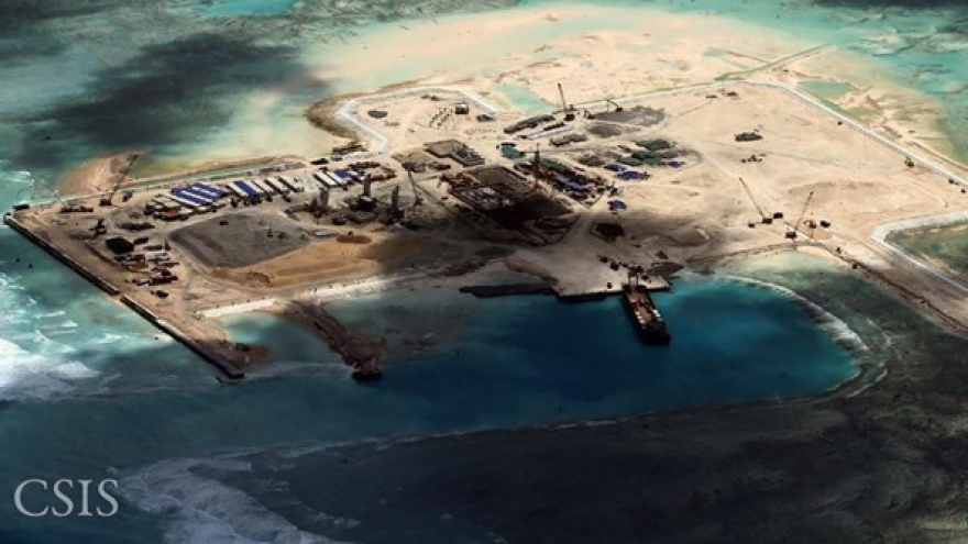 Philippines reprimands China over illegal lighthouses