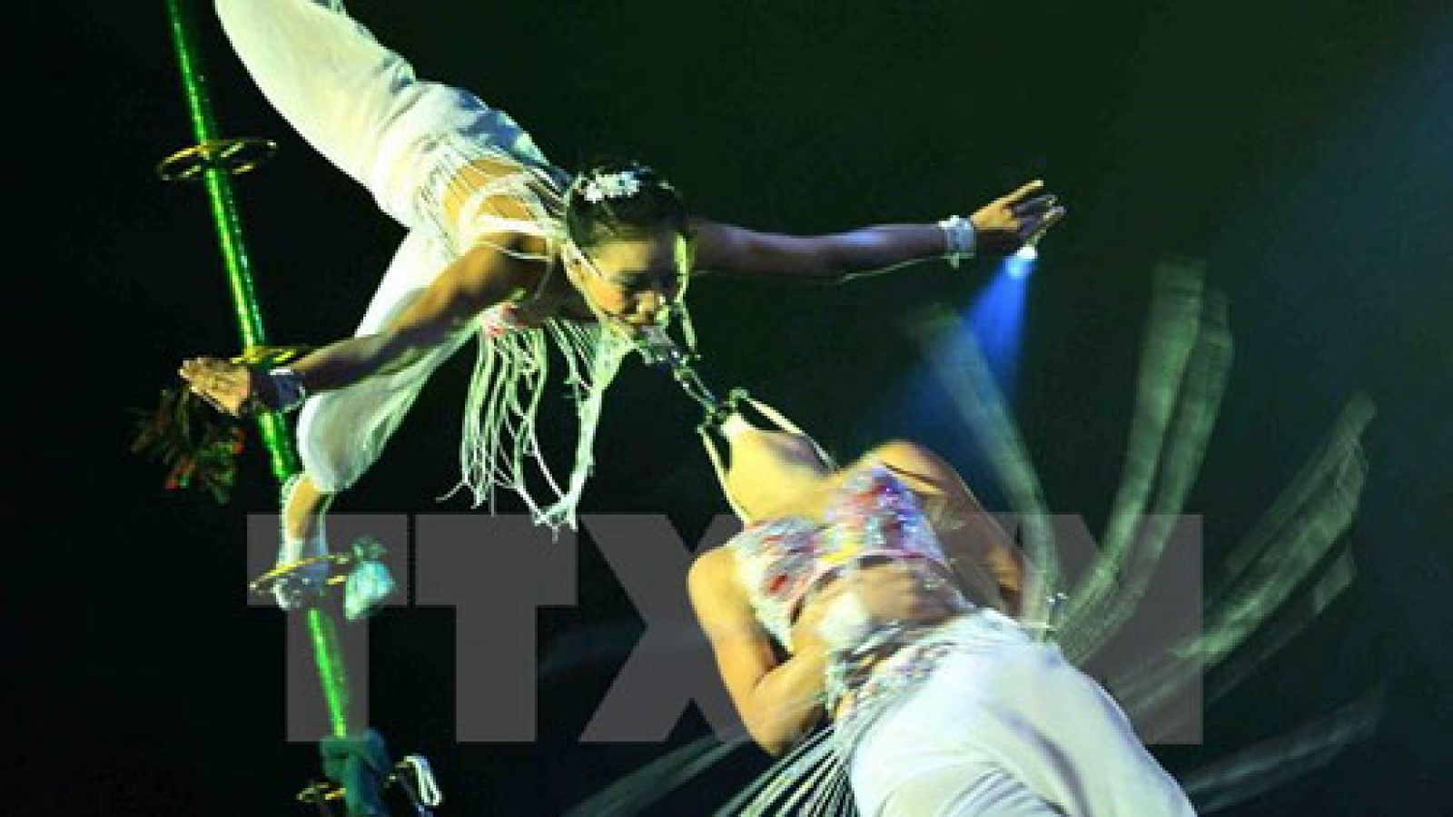 Acrobats win silver at Int’l Circus Festival