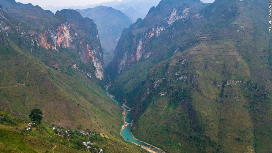 CNN suggests ideal places in Vietnam visitors should travel by motorbike 