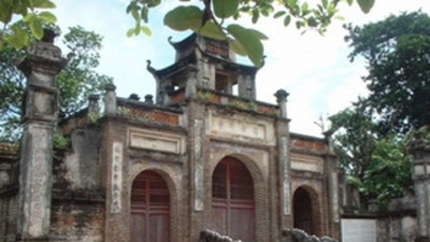 Int’l friends visit Co Loa Relics