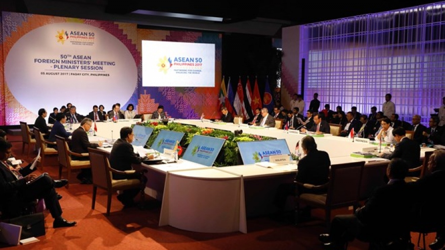 ASEAN foreign ministers agree on draft COC framework