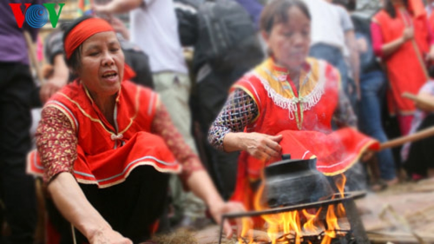Exciting rice cooking contest in Hanoi
