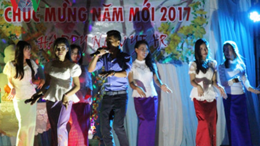 Vietnamese students in Cambodia welcome Lunar New Year