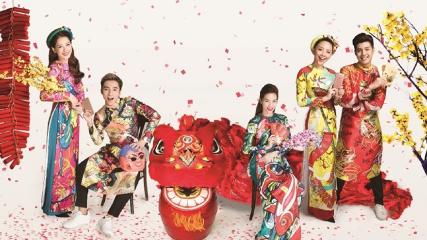 
        Pop stars in Ao Dai to welcome Tet
                          
                      