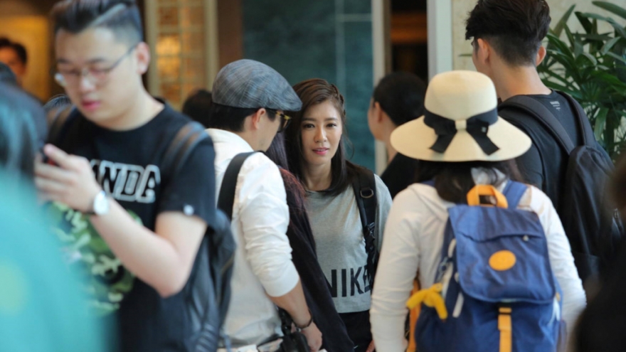 Chinese stars arrive in HCM City for game show 