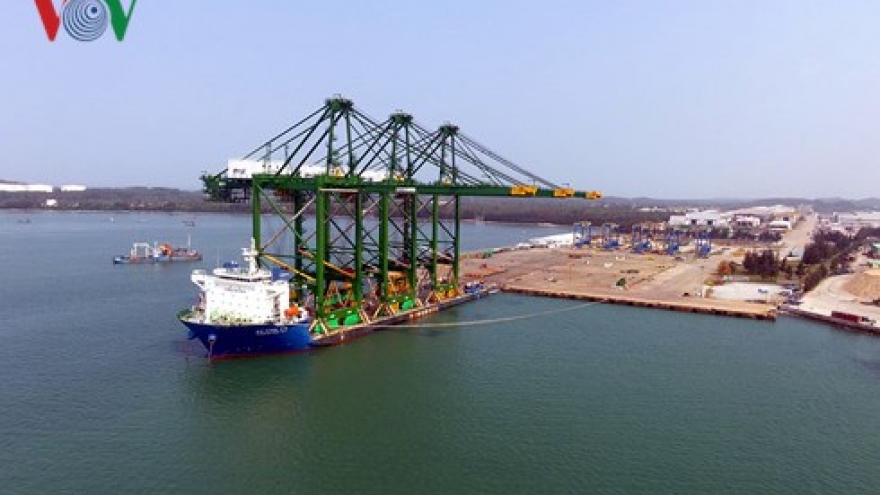 Vietnam exports world largest cranes to India