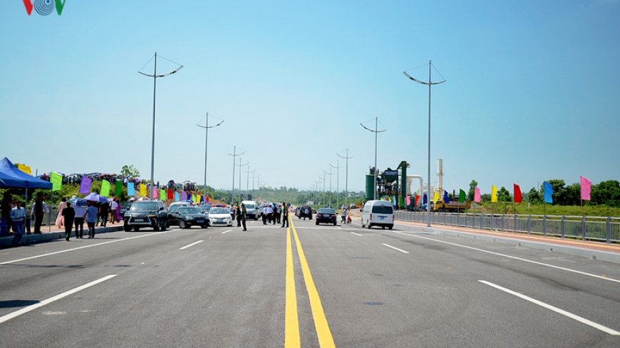 New bridge linking Vietnam, China opens today
