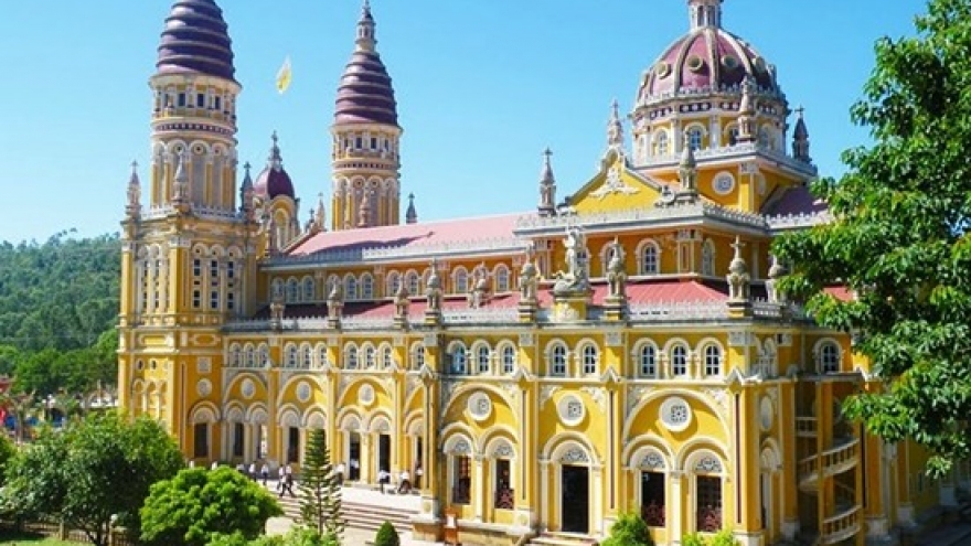 Old-world charm of churches in Nghe An central province