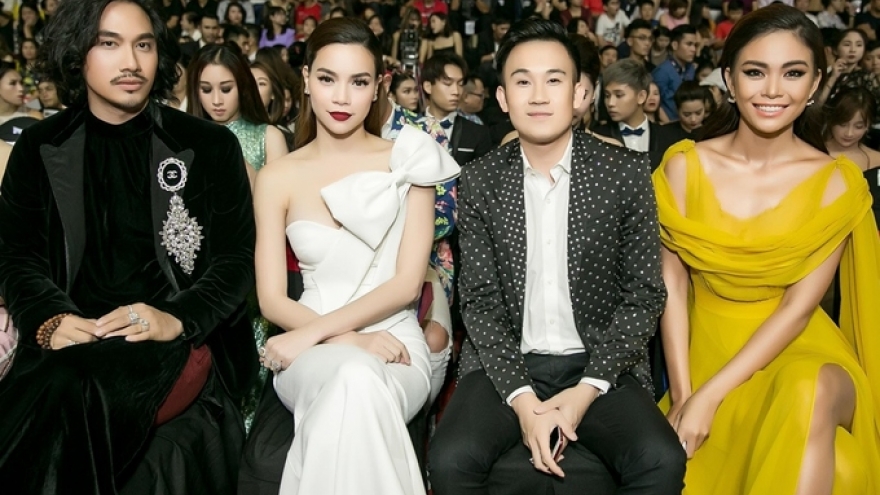 Celebs walk the red carpet en masse in HCM City 