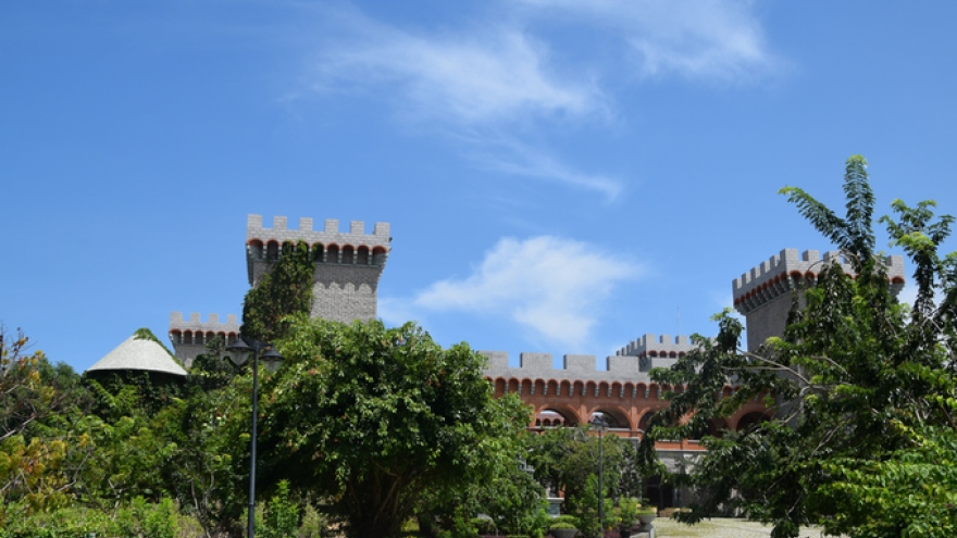 
        Discovering red wine castle in Phan Thiet
                          
                      