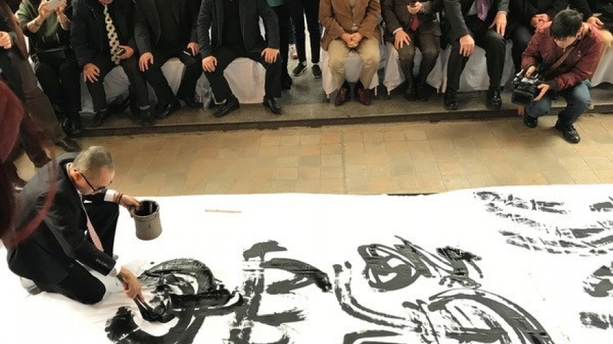 Calligraphy exhibition opens in Hanoi