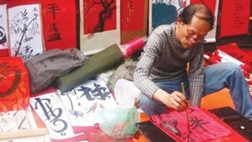 
        Calligraphy fest to run during Tet
                              