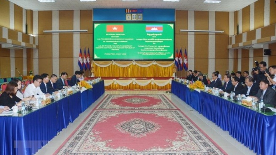 Vietnam, Cambodia look at ways of boosting border trade