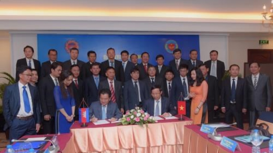 Vietnamese, Cambodian customs bolster cooperation