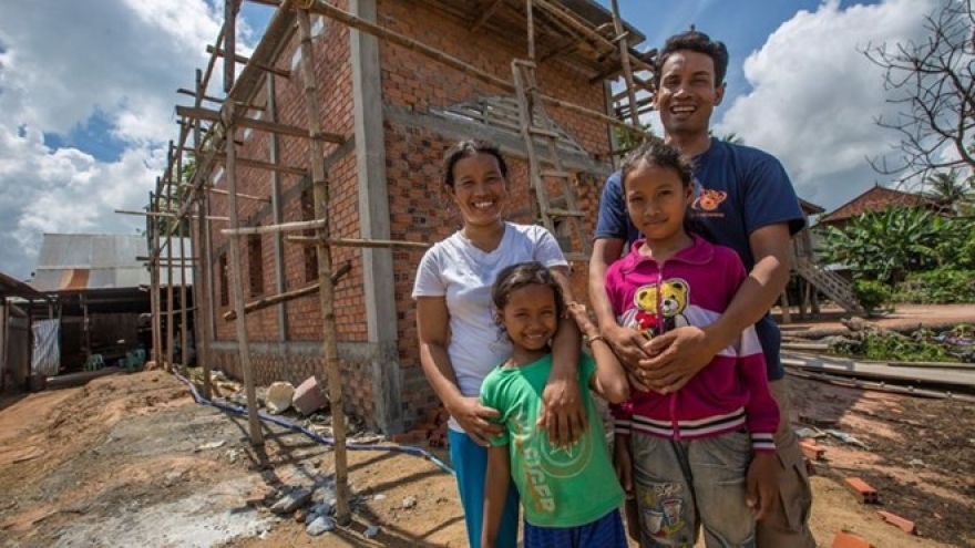 
        ADB supports Cambodia to improve public service delivery
                              