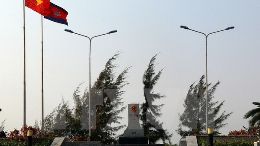 An Giang boosts ties with Cambodian provinces