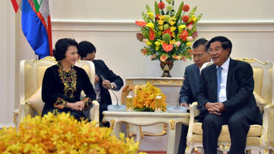 NA Chairwoman meets Cambodian PM