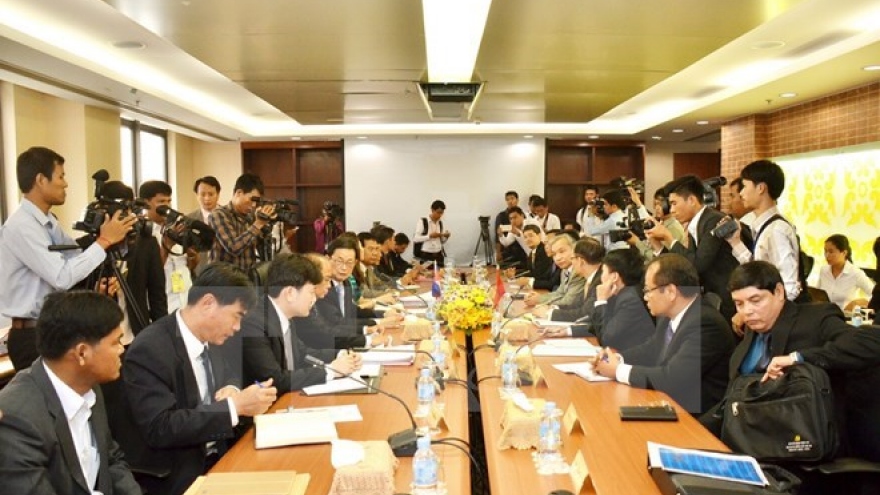 
        Vietnam, Cambodia hasten land border demarcation
                              