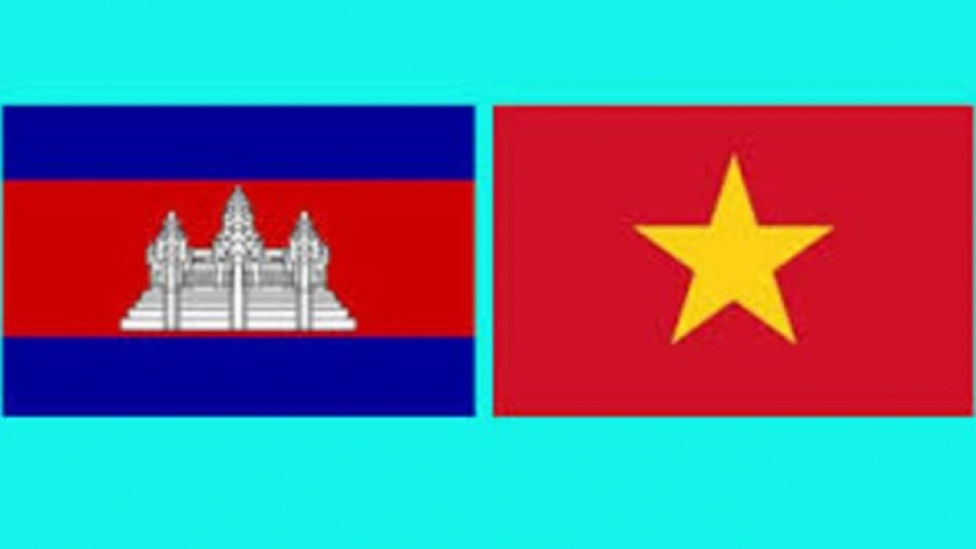 
        Vietnam, Cambodia armies boost links in legal affairs
                              