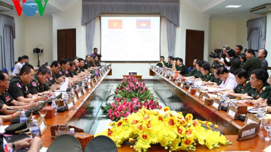 Vietnam, Cambodia bolster defense ties 