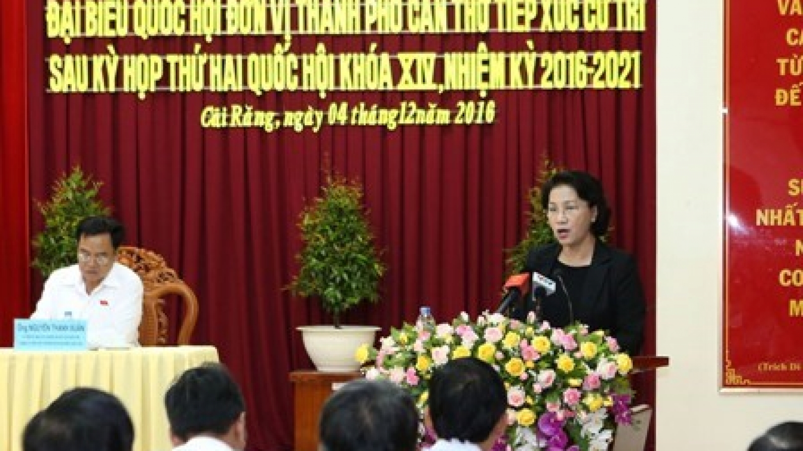 NA Chairwoman meets voters in Can Tho