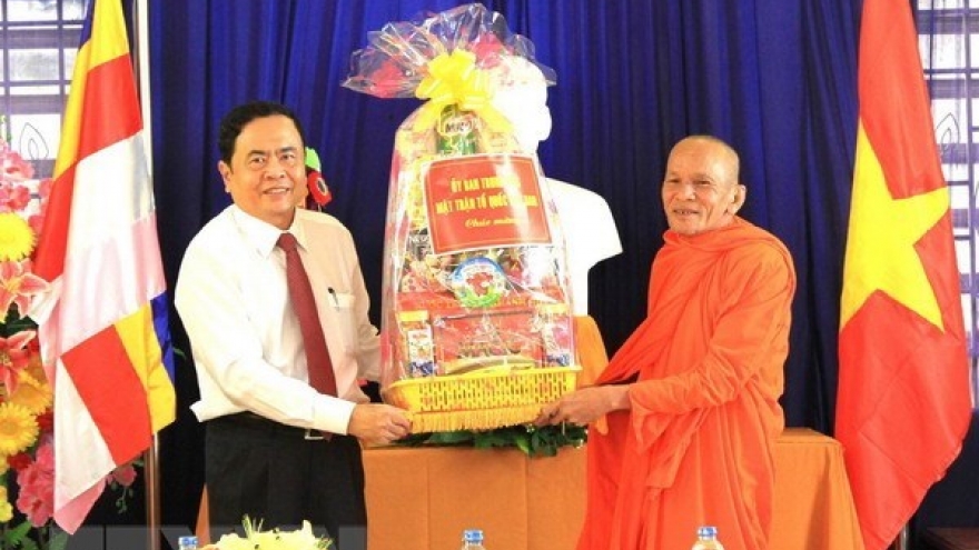 
        Greetings to Khmer people in Can Tho on Chol Chnam Thmay
                              