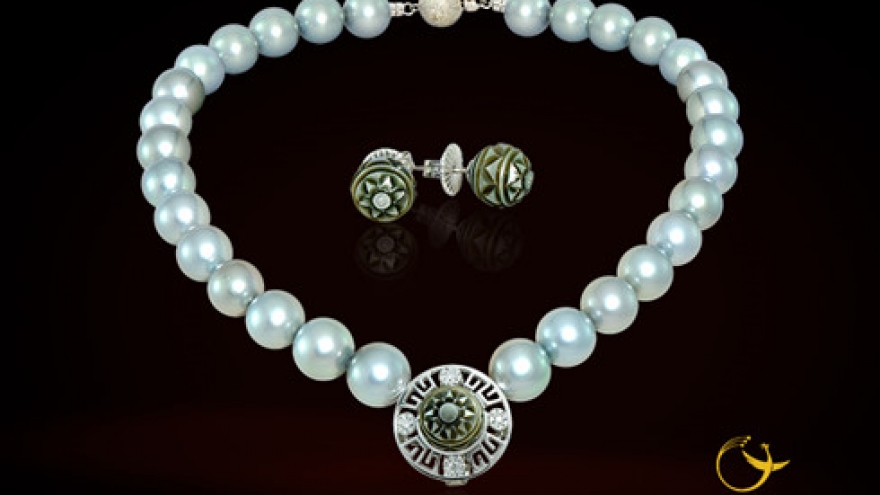 
        HCM City gifts jewellery to First Lady Michelle Obama
                              
