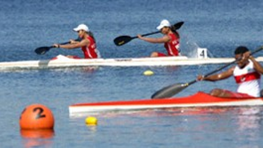 Hanoi hosts national watersports competition.