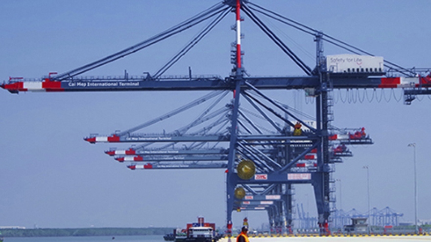 Cai Mep int’l port receives largest ship ever