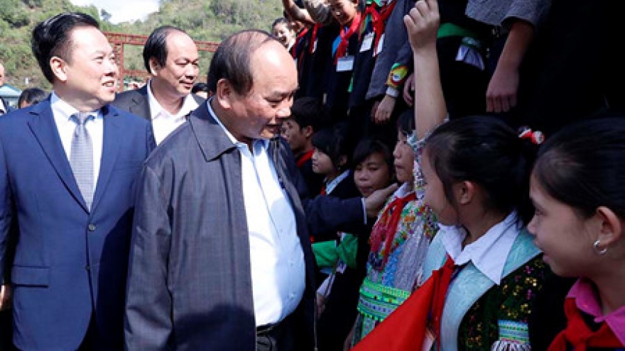 PM Phuc pays working visit to Cao Bang