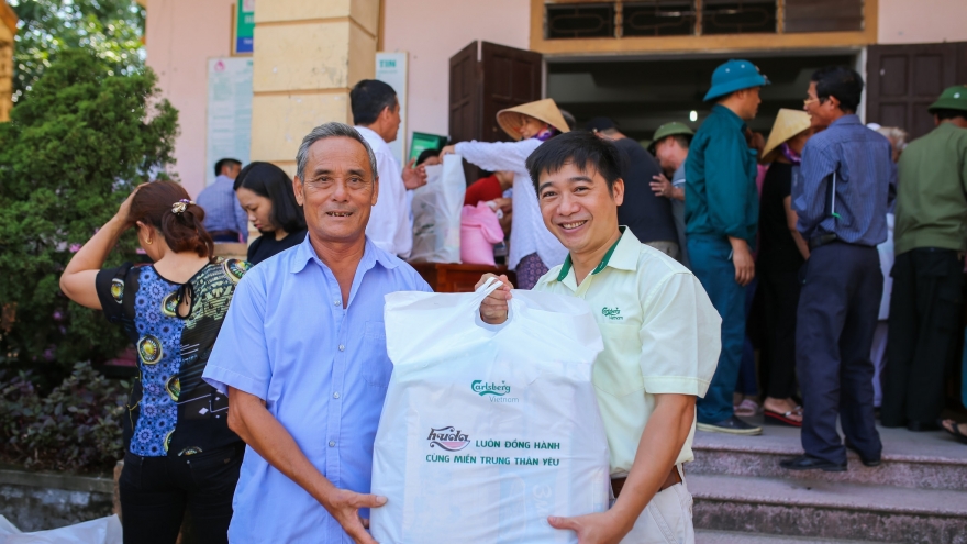 Carlsberg Vietnam supports storm-hit people in Central Vietnam