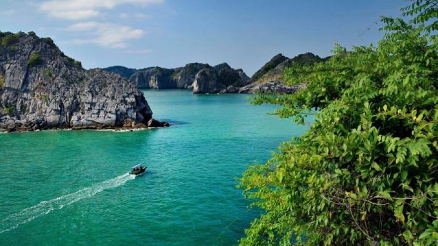 US travel site urges tourists to explore Vietnam's two most beautiful beaches