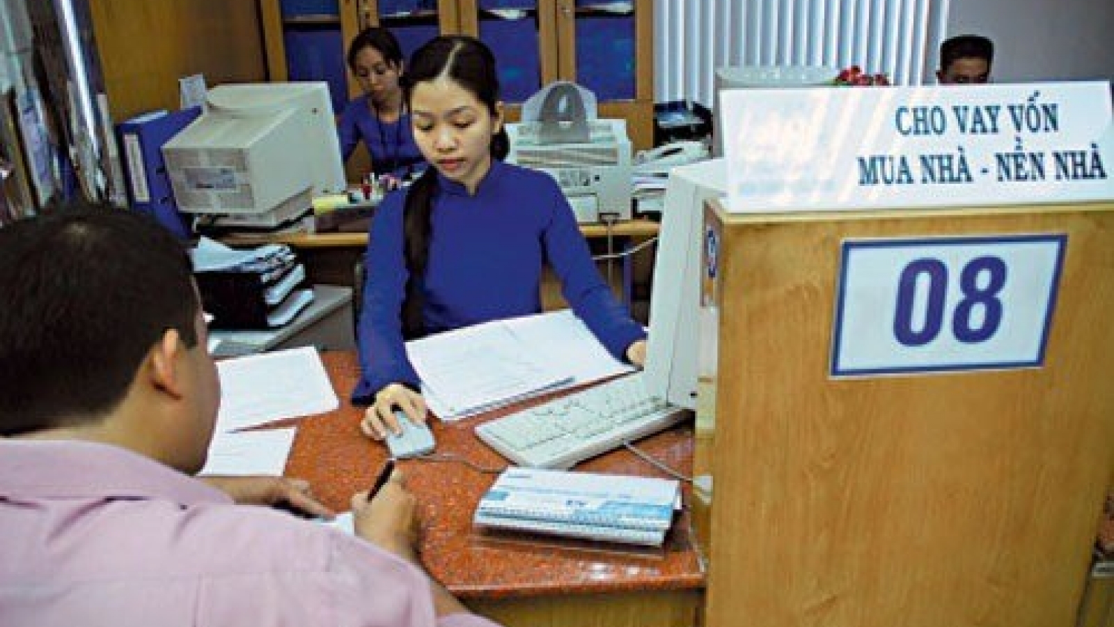 Central bank eyes lower bank lending rates