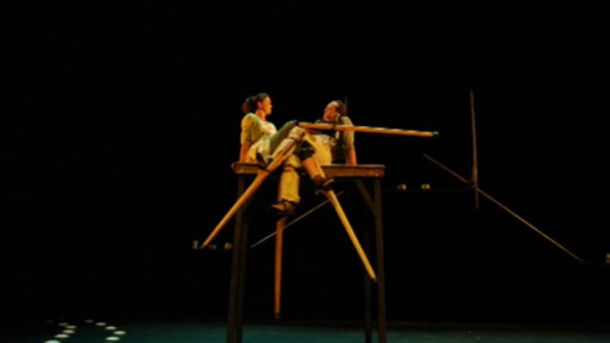 French circus troupe heads for Vietnam