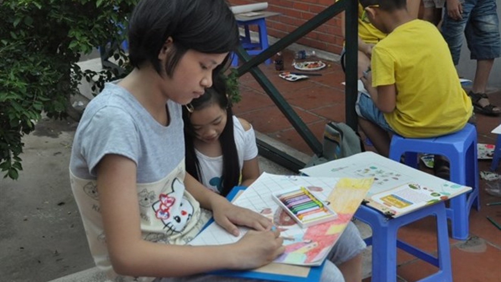 Children learn nutrition through painting
