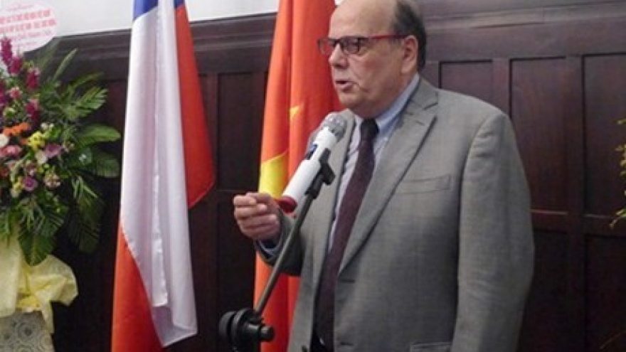Chilean ambassador receives friendship insignia