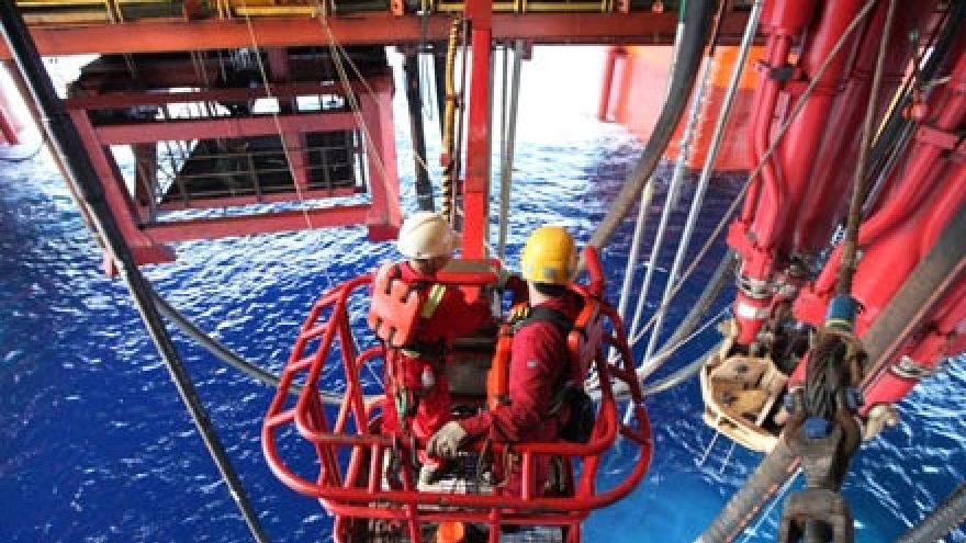 China moves oil platform out of Vietnam’s waters
