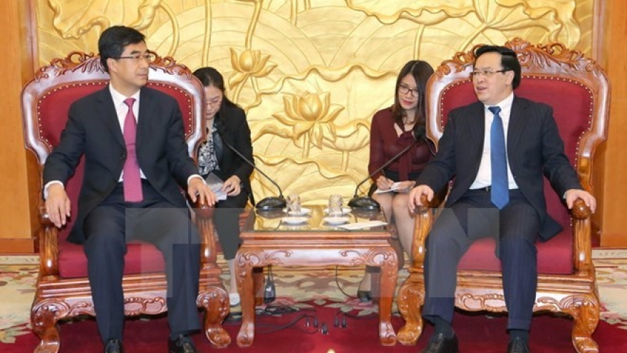 Chinese youths always stand by side with Vietnamese fellows