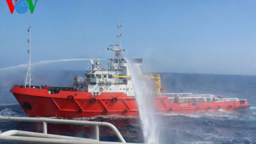 Vietnam maintains pressure on China to remove illegal rig