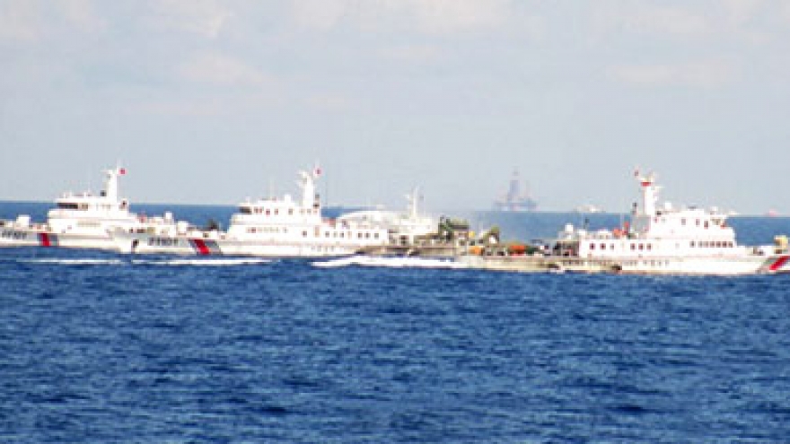 Chinese vessels fiercely defend illegal rig