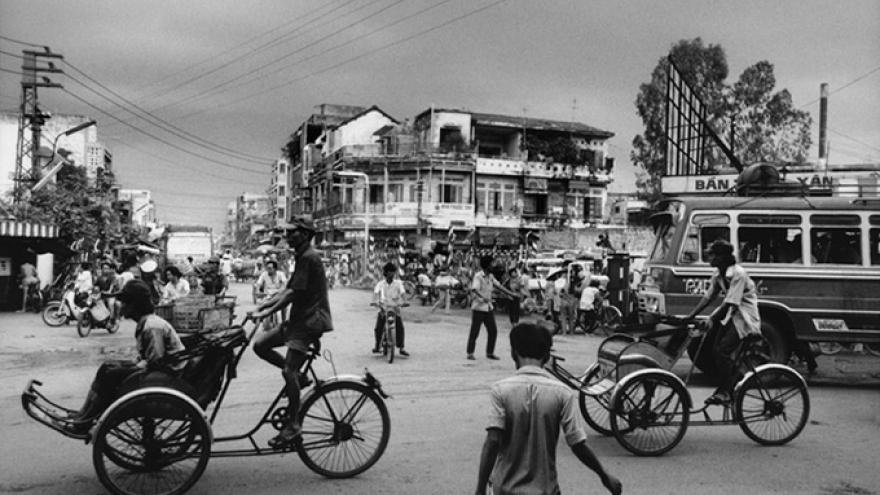 Frenchman’s photos of Cho Lon (Big market) in 1991  