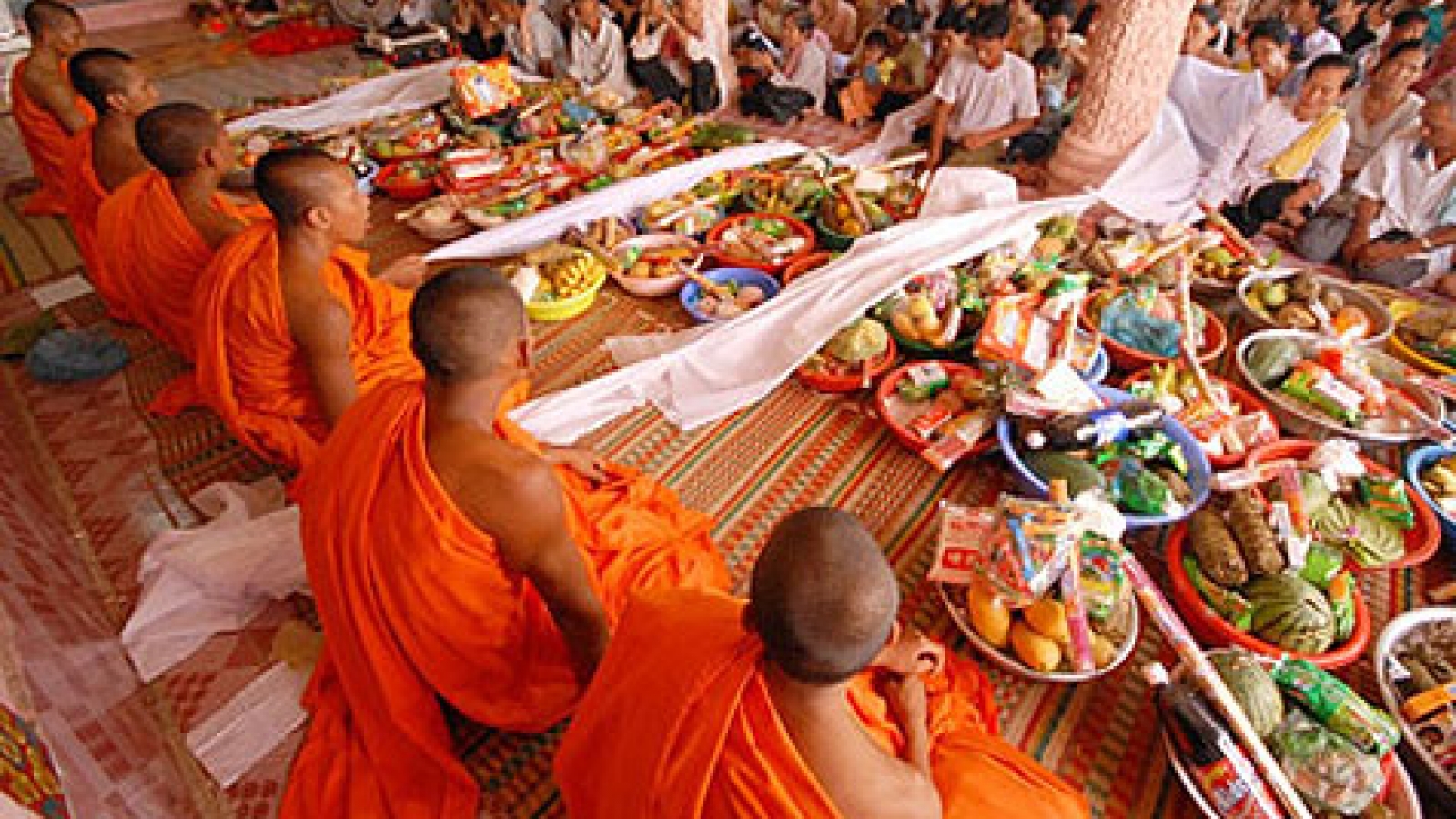 Khmer people celebrate Chol Chnam Thmay festival