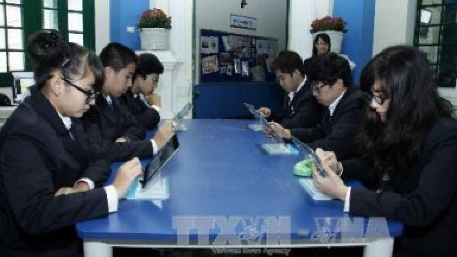 Samsung Vina grants modern libraries to schools